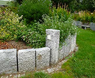 Einfassungen und Stelen