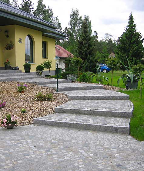 Wege am Eigenheim gepflastert